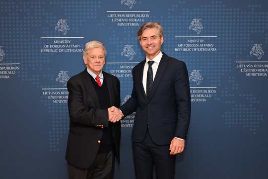 K. Budrys Vilniuje susitiko su JAV specialiuoju pasiuntiniu J. Coale‘u