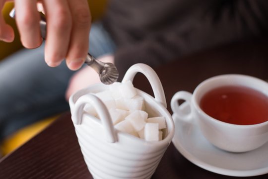 Kiek cukraus yra peilis kepenims? Įvardijo dienos ribą