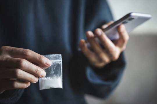 Narkotikų vartojimas Lietuvoje auga: specialistai įspėja apie naują pavojų