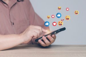 Socialiniai tinklai įpratina prie nuolatinės stimuliacijos: ką daryti, kad juose praleistume mažiau laiko