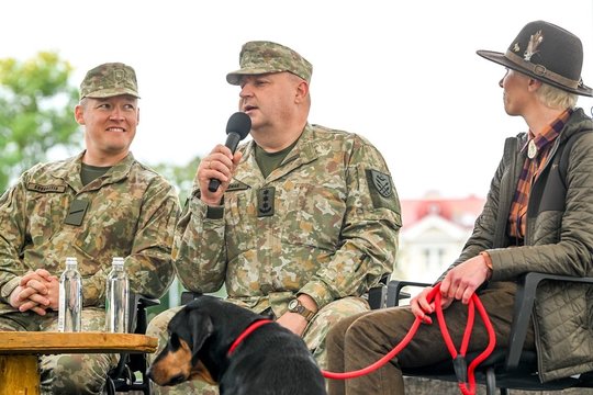Kaip rasti vietą valstybės gynyboje ginklo savininkams?