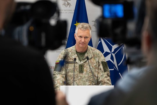 Karinių oro pajėgų vadas neatmeta, kad sekmadienį į Lietuvą buvo įskridęs dronas: „Tikimybė yra“
