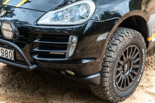Kaune pavogti „Porsche Cayenne“ žibintai – žala siekia 10 000 eurų
