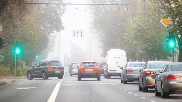 Vyraus rudeniškai šilti ir sausi orai: matomumą blogins rūkas
