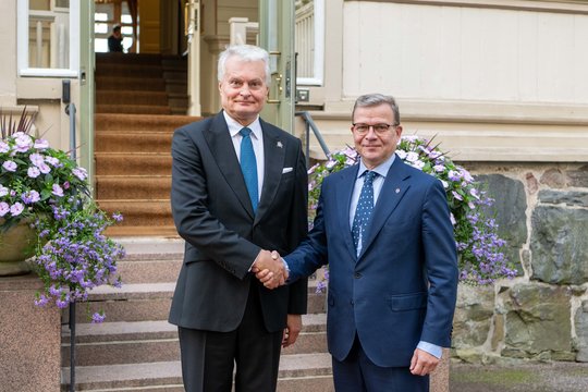G. Nausėda su Suomijos premjeru aptarė „Patria“ transporterių įsigijimą ir jų gamybą Lietuvoje