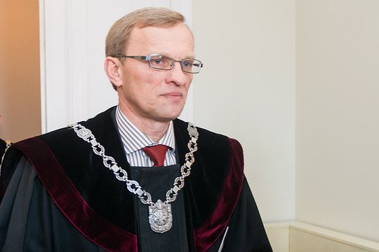 Seimas atleido A. Valantiną iš LAT teisėjo pareigų