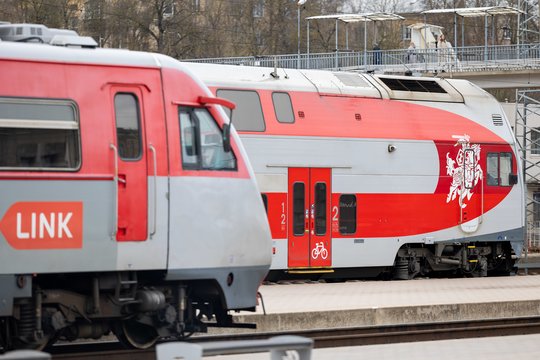 Dėl galimai rasto sprogmens sutriko traukinių eismas