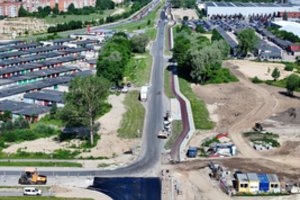 Vienoje svarbiausių Klaipėdos gatvių byra asfaltas – po milijonus kainavusio remonto praėjo vos metai