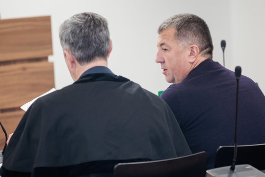 „Net nepasakyčiau, kad nuogi vaikai, bet be drabužių“: teisme – kunigo R. Peciuno pareiškimai