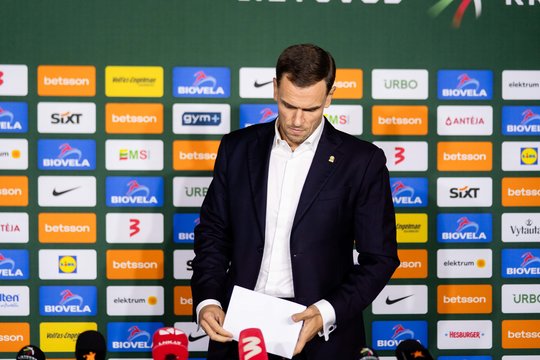 Konferencija virto atsimušinėjimu: D. Domarkas atkirto J. Valančiūnui ir teisinosi dėl R. Grigo