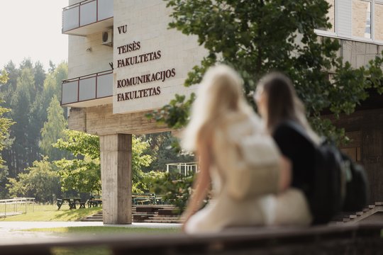 Pirmakursiams – žurnalistika be mokamo turinio ribų: Lrytas dovanoja prenumeratą VU studentams