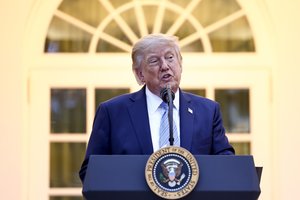 D. Trumpas kalba apie „didelę pažangą“ steigiant JAV bazę Lenkijoje