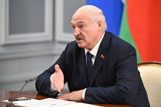 A. Lukašenka teigia, kad jį „daėdė būti valdžioje“