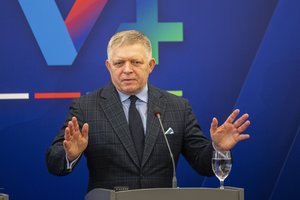 R. Fico išreiškė abejones dėl NATO 5-ojo straipsnio: „Su kuo mes norime kovoti?“