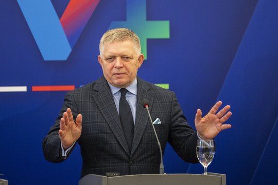 R. Fico išreiškė abejones dėl NATO 5-ojo straipsnio: „Su kuo mes norime kovoti?“