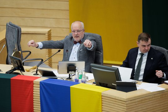 Pyksta dėl chaoso Seime: J. Olekui – pastabos dėl darbo organizavimo 