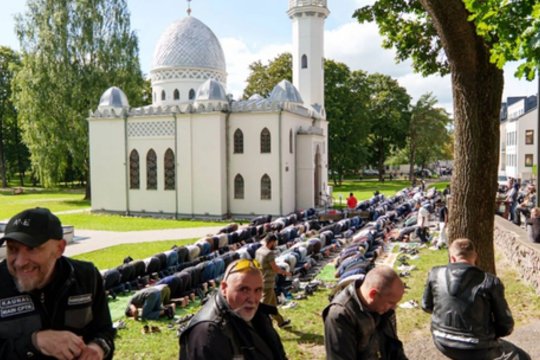 Arkivyskupas ragina gerbti musulmonų tikėjimo laisvę: tai vienas svarbiausių demokratijos bruožų 