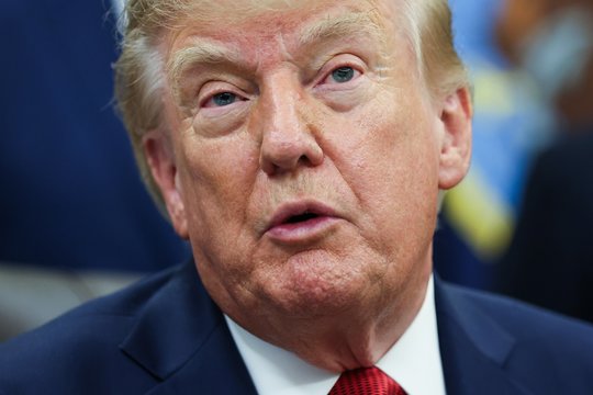Karas Ukrainoje. D. Trumpas palaimino „pragariškų sankcijų“ Rusijai įstatymą: kas laukia