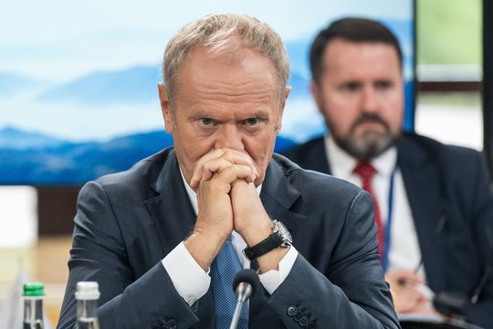 D. Tuskas skelbia apie „labai galingą sprogimą“ Lenkijos pasienyje: Rusija smogė istorinę dieną