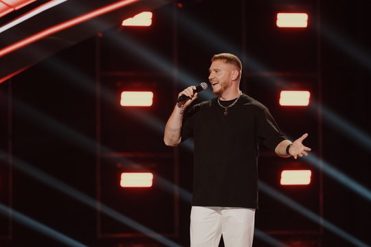 Vaikystėje išgarsėjęs Rokeris Lukas grįžta į sceną