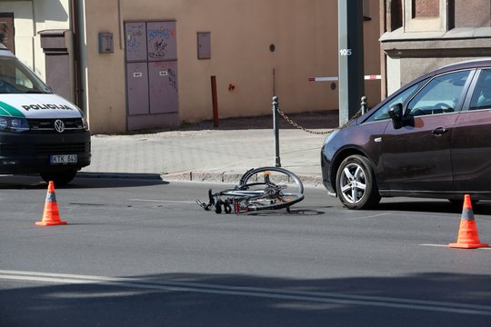 Už žmogaus partrenkimą – 12 eurų, už pasišalinimą – iki 1100 eurų: internete kilo tikra audra