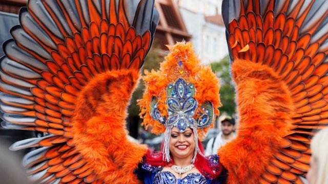 Vilniaus gatvėse spalvingas reginys: į miestą išriedėjo „Gypsy Fest“ eisena