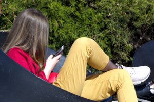 Profesorė dėl perteklinio ekranų naudojimo siunčia žinią tėvams: pasekmės gali išryškėti jau vėliau