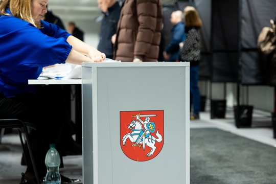 Kartu su savivaldos rinkimais siūloma surengti privalomąjį referendumą