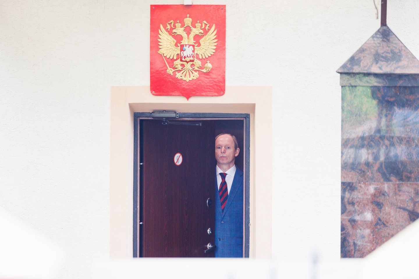 Savo balsą į Rusijos ambasadą Vilniuje keliauja atiduoti ir Lietuvoje gyvenantys rusai.<br>T.Bauro nuotr.