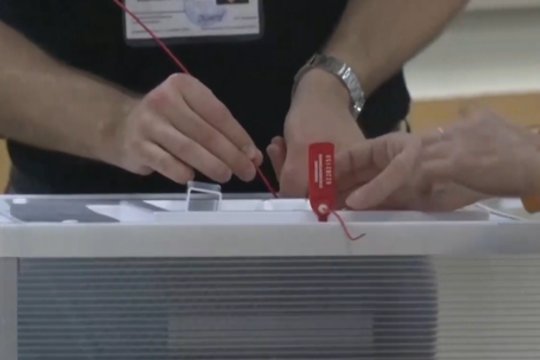 Rusijoje renkamas parlamentas: balsavimą aptemdė neramumai