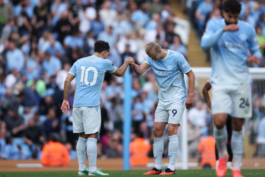 „Manchester City“ išgyveno 8 įvarčių dramą