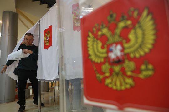 Rusijos „rinkimuose“ skelbiama V. Putino partijos pergalė