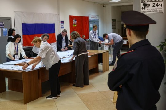 Rusijos „rinkimuose“ skelbiama V. Putino partijos pergalė