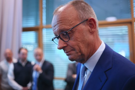 Dar viena triuškinanti AfD pergalė: F. Merzo partija pasiekė prasčiausią rezultatą per 81 metų istoriją