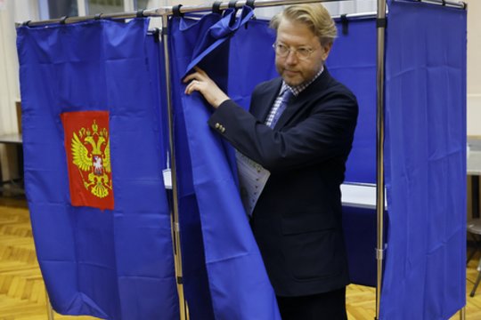 „Vietoj švenčių, loterijų ir pyragėlių – disciplina ir tvarka“: kaip atrodė dar vieni V. Putino „rinkimai“