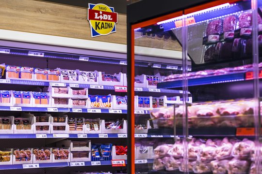 „Lidl“ tęsia kasdienių kainų mažinimą: šįkart atpigo įvairūs mėsos gaminiai