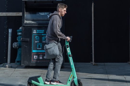 Elektriniai paspirtukai mieste jau daugeliui įgriso: gal laikas imtis draudimų ir Lietuvoje?