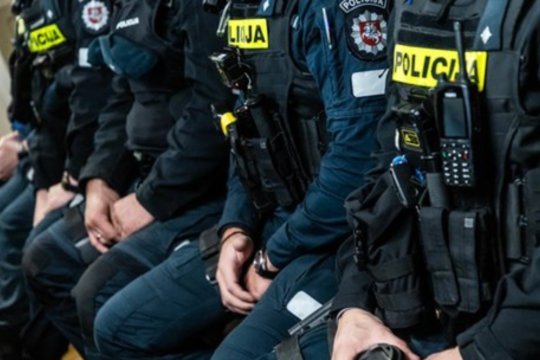 Siūlo grąžinti įspėjamąjį šūvį: „Valstybė palieka pareigūną nežinioje, ar netaps kaltinamuoju“