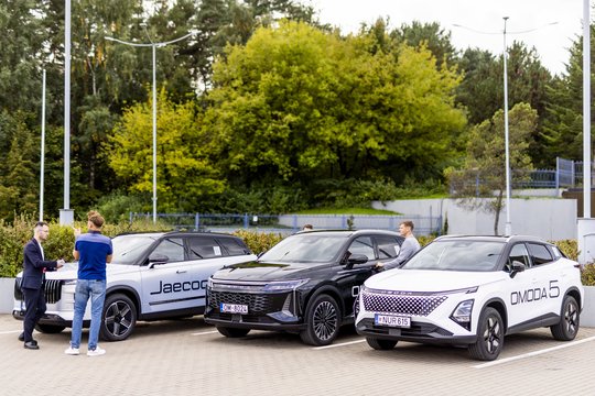 Į Vilnių sugrįžusi automobilių paroda atvedė du naujus prekių ženklus