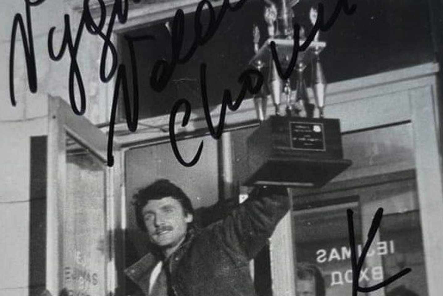 V. Chomičius su Joneso taure<br>V.Ališausko nuotr.
