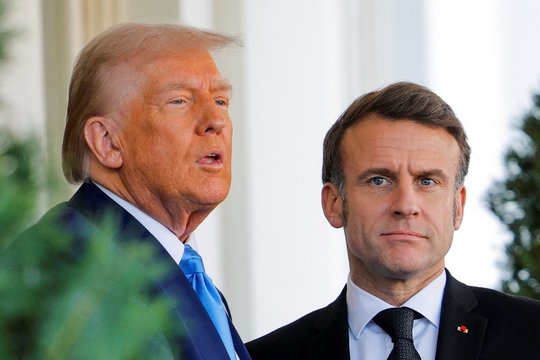 Atvirą pokalbį su D. Trumpu turėjęs E. Macronas atskleidė daugiau detalių: figūravo dvi temos