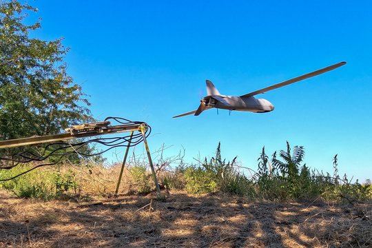 Teigia, kad NATO nėra pasirengusi moderniam karui: bando pasivyti Ukrainą