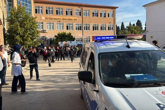 Šaudynės prie mokyklos Turkijoje: sužeistųjų skaičius išaugo iki 8, užpuolikas sulaikytas