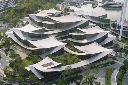 Kinijoje atidarytas ypatingas meno muziejus: architektūra ne mažiau įspūdinga, nei kūriniai 