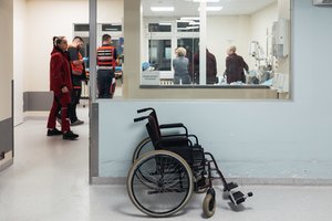 Kol tarnybos aiškinasi, ar neįgali kėdainietė nesėdi kalėjime, jos gyvybė kybo ant plauko