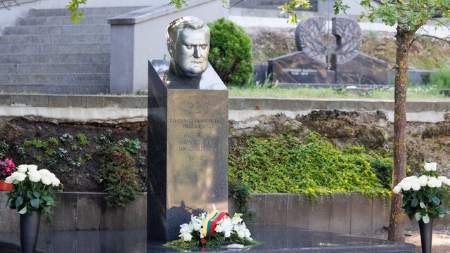Minimos A. M. Brazausko gimimo metinės: „Atliko telkiantį ir skatinantį veiksmą“