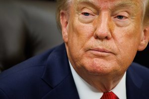 D. Trumpas skelbia apie naujas derybas su Iranu