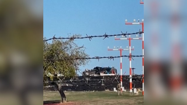 Vaizdai iš įvykio vietos: JAV karinėje oro pajėgų bazėje Vakarų Vokietijoje nukrito karinis lėktuvas