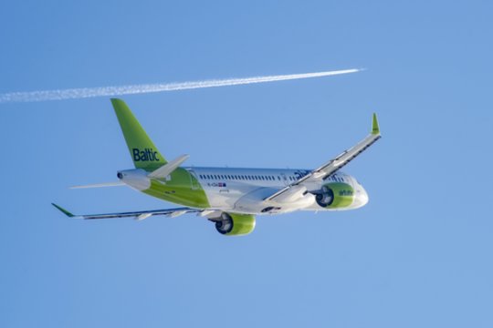 „airBaltic“ stabdo skrydžius dar viena kryptimi