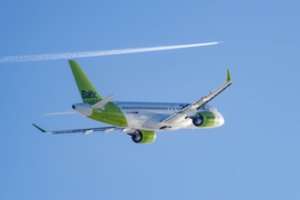 „airBaltic“ stabdo skrydžius dar viena kryptimi